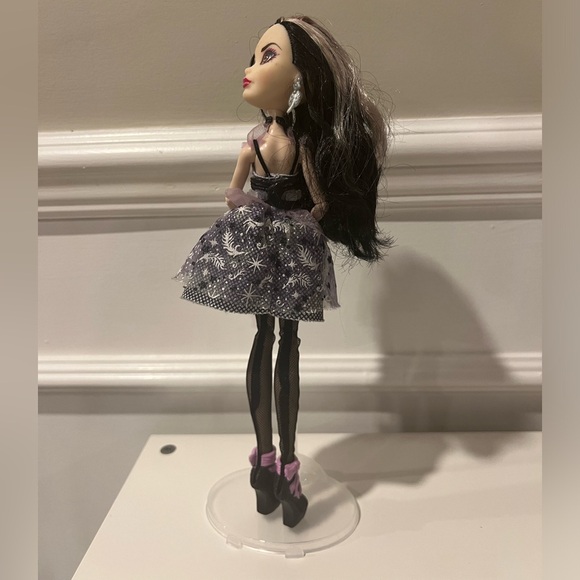Ever After High Duchess Swan First Chapter Doll Mattel Dress Tights Outfit 2013 - Picture 8 of 8